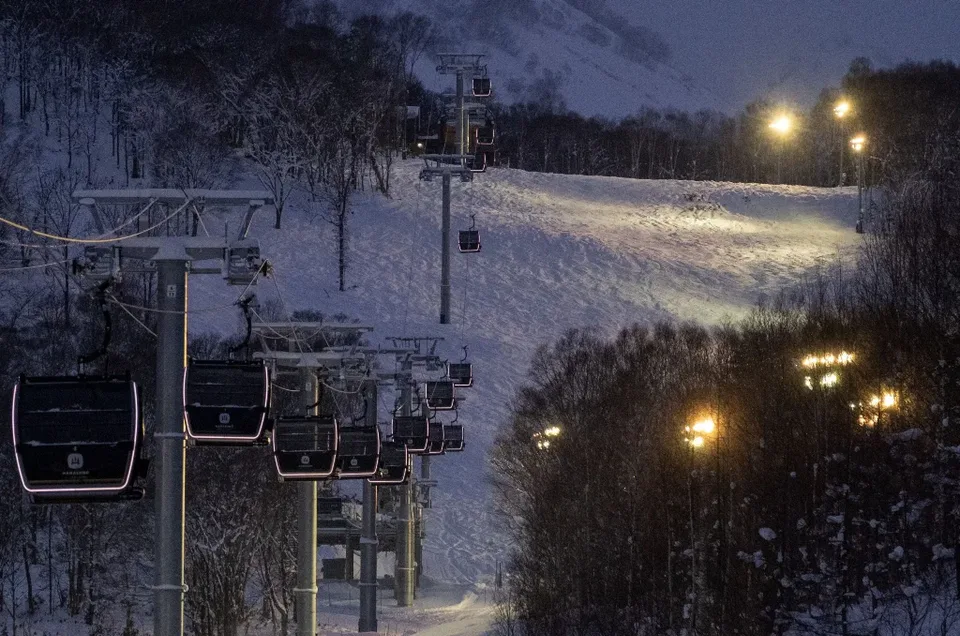 Vue réelle de la piste de ski nocturne de Grand Hirafu, les droits de ski nocturne pour les forfaits de Niseko Second Village doivent être confirmés selon chaque type de billet.