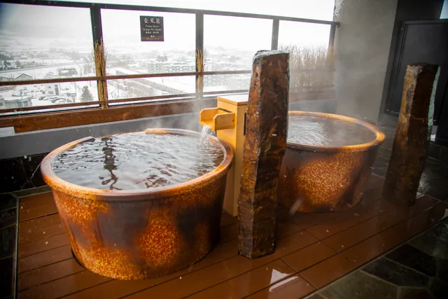 พื้นที่อาบน้ำและพื้นที่พักผ่อนในโรงแรม La Vista Furano Hills