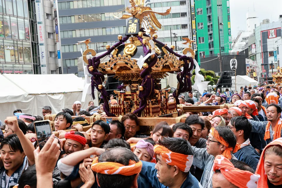 池袋ふくろ祭 2026 神輿隊伍在池袋西口周邊行進