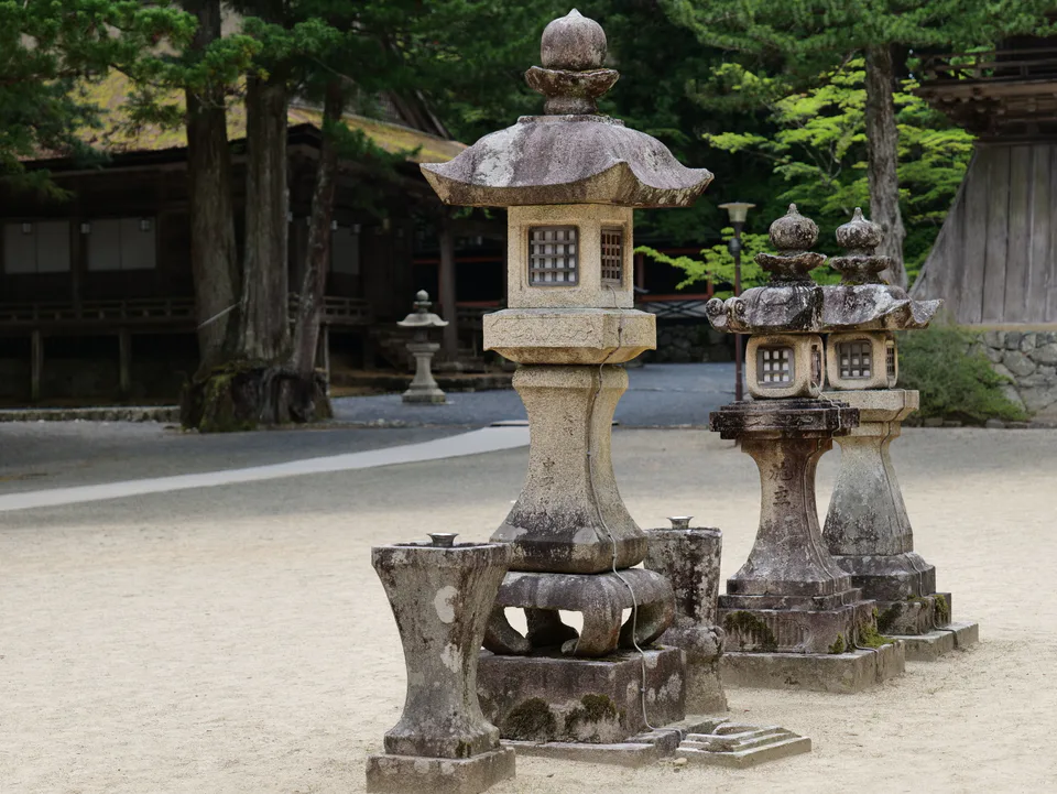 高野山壇上伽藍根本大塔與秋季楓葉