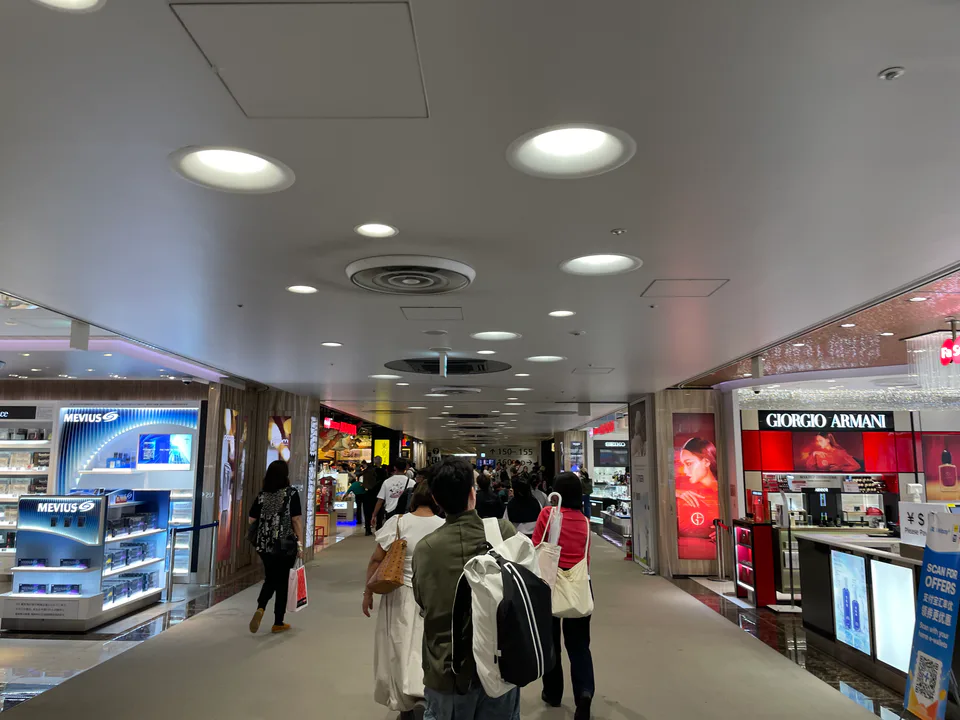 成田機場晚到住宿的航廈公共空間
