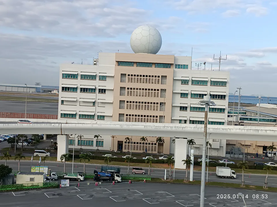 오키나와 가족 여행의 늦은 도착과 나하공항 모노레일 이동