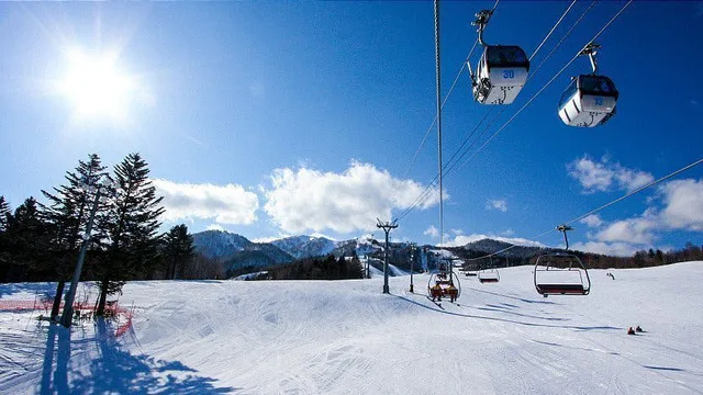 Furano Ski Resort สำหรับทริปที่เชื่อม Asahikawa Biei และ Furano