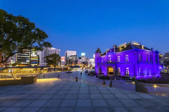 Le parc central de Tenjin et Nishi-Nakasu, parfaits pour une journée de visite urbaine compacte et facile.