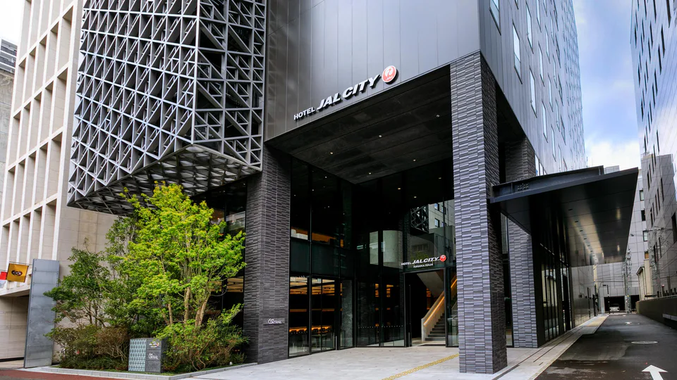 Fukuoka self-drive hotels Hotel JAL City Fukuoka Tenjin exterior and city parking decision
