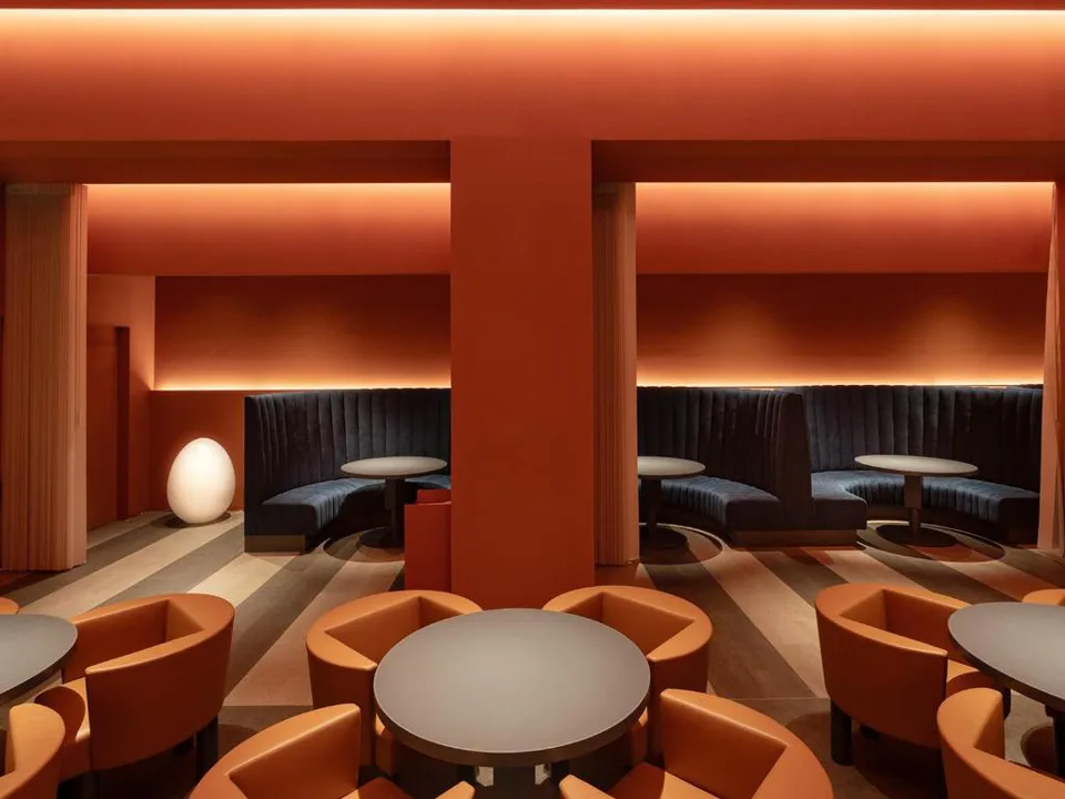 Le lounge de HOTEL IL PALAZZO, idéal pour un séjour en couple à Fukuoka et pour la circulation nocturne à Nakasu, Shinchiku