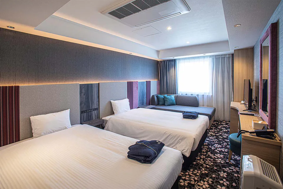 Hotel Torifito Hakata Gion 23㎡ 트윈룸과 침대 배치