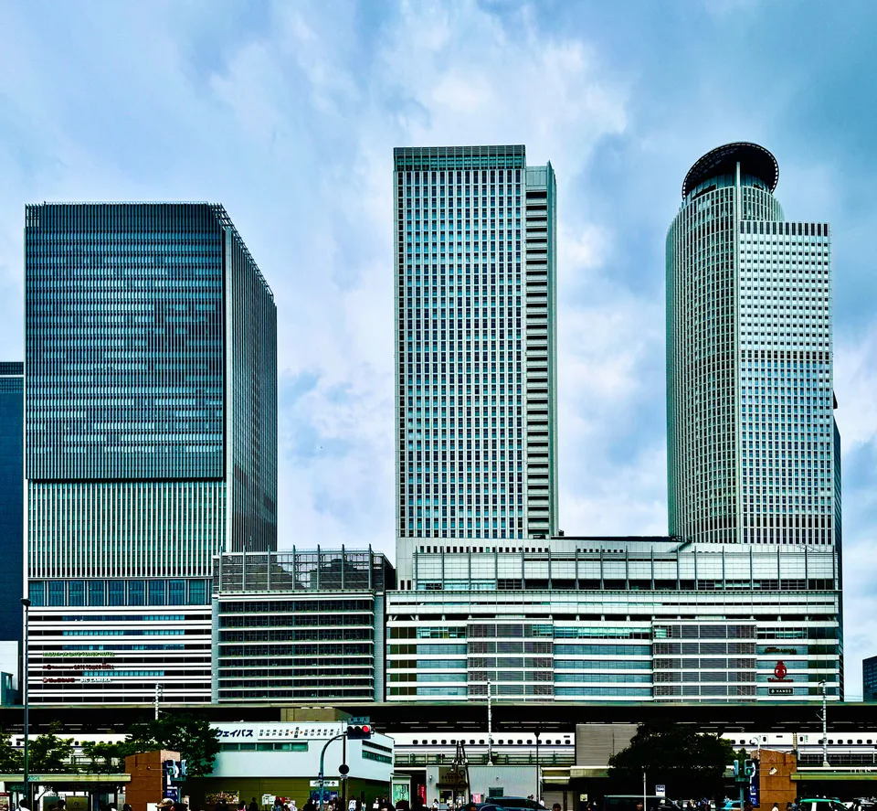 Nagoya Station as a major Japan transfer hub where independent mobile data helps with live rail navigation and bookings