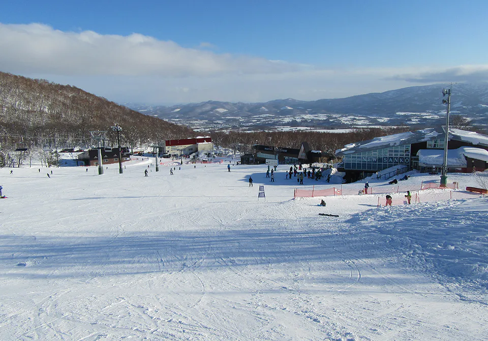 Annupuri à Niseko en hiver, une base plus calme au pied de la montagne