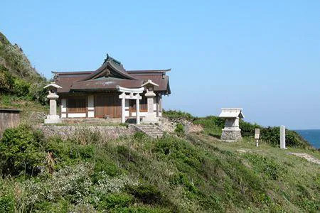 무나카타 오시마의 오키쓰미야 요배소, 일반인이 상륙할 수 없는 오키노시마를 향해 참배하는 세계유산 관련 장소