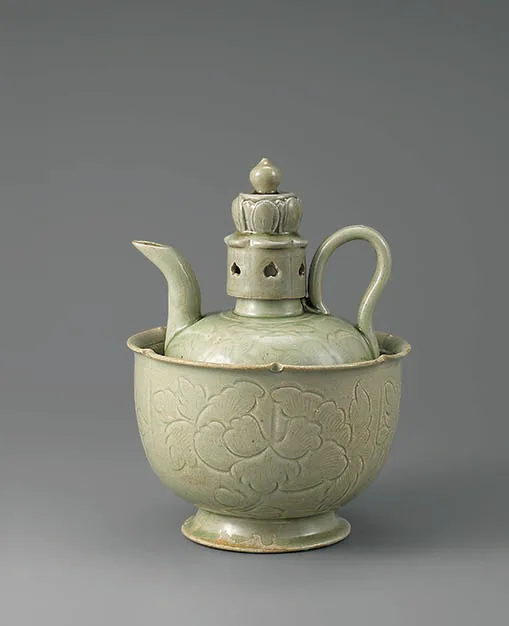 Northern Song ceramic ewer and warming bowl at Nezu Museum