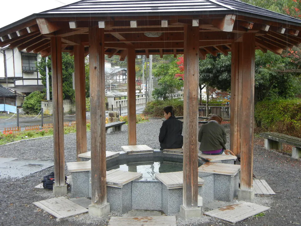 พื้นที่พักเท้า Nanakuri ใน Bessho Onsen สำหรับเดินเล่นระหว่างวัดและออนเซ็น
